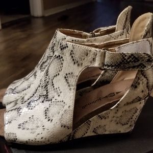 Ladies Sandal/Wedge in Snakeskin Print